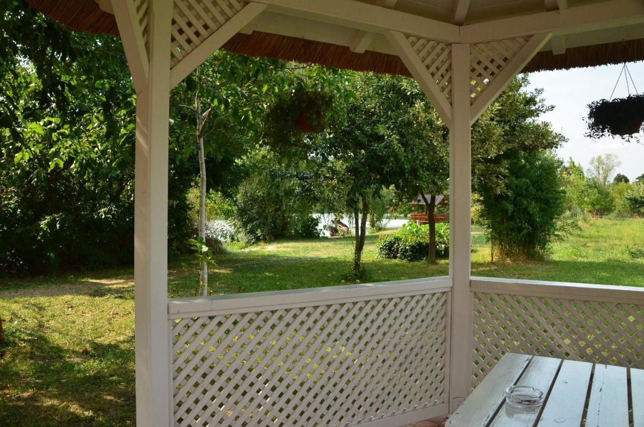 Antal-Tavi Fogado Es Horgaszparadicsom Szentes Buitenkant foto