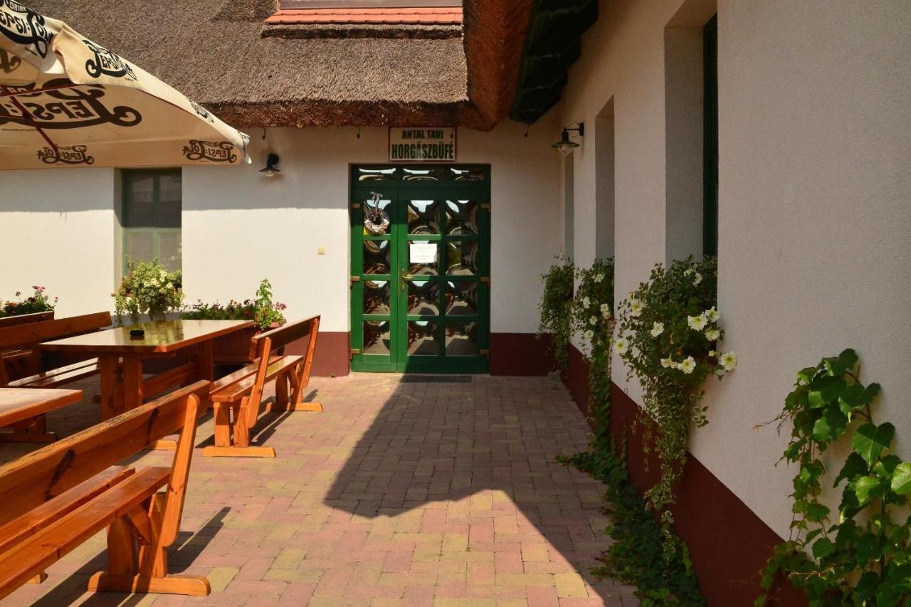 Antal-Tavi Fogado Es Horgaszparadicsom Szentes Buitenkant foto