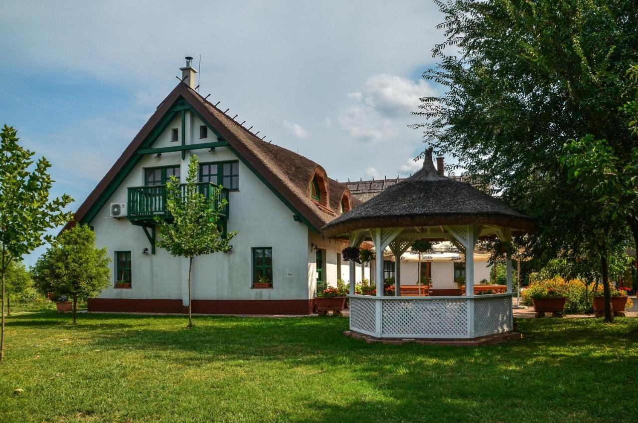 Antal-Tavi Fogado Es Horgaszparadicsom Szentes Buitenkant foto