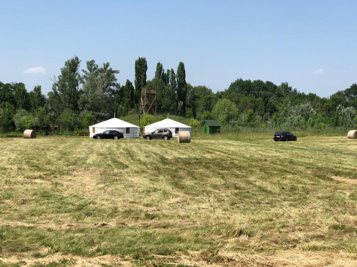 Antal-Tavi Fogado Es Horgaszparadicsom Szentes Buitenkant foto