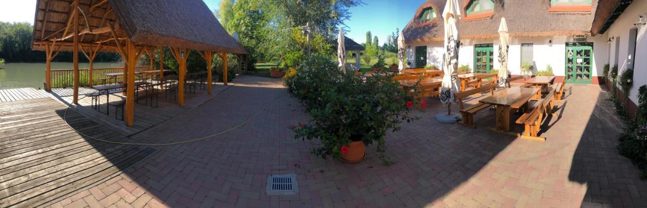 Antal-Tavi Fogado Es Horgaszparadicsom Szentes Buitenkant foto